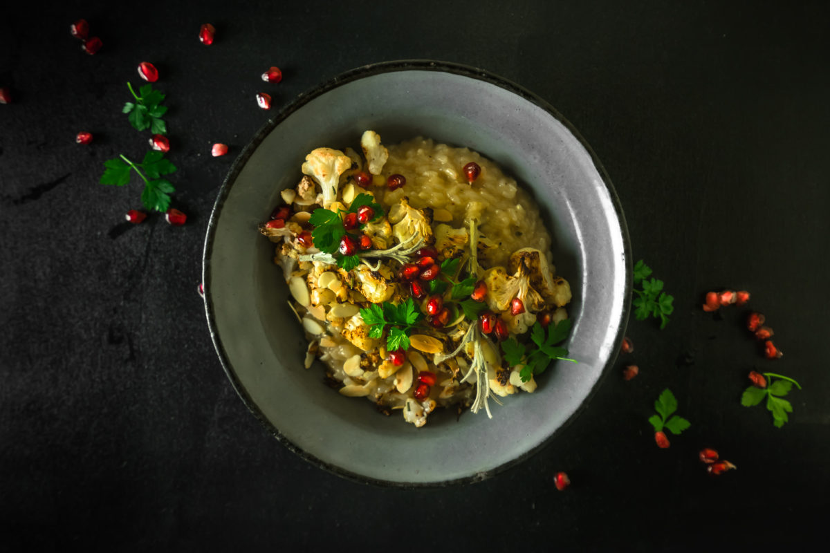 Radicchio-Rotwein-Risotto mit Kräuterseitlingen und Amarettini ...