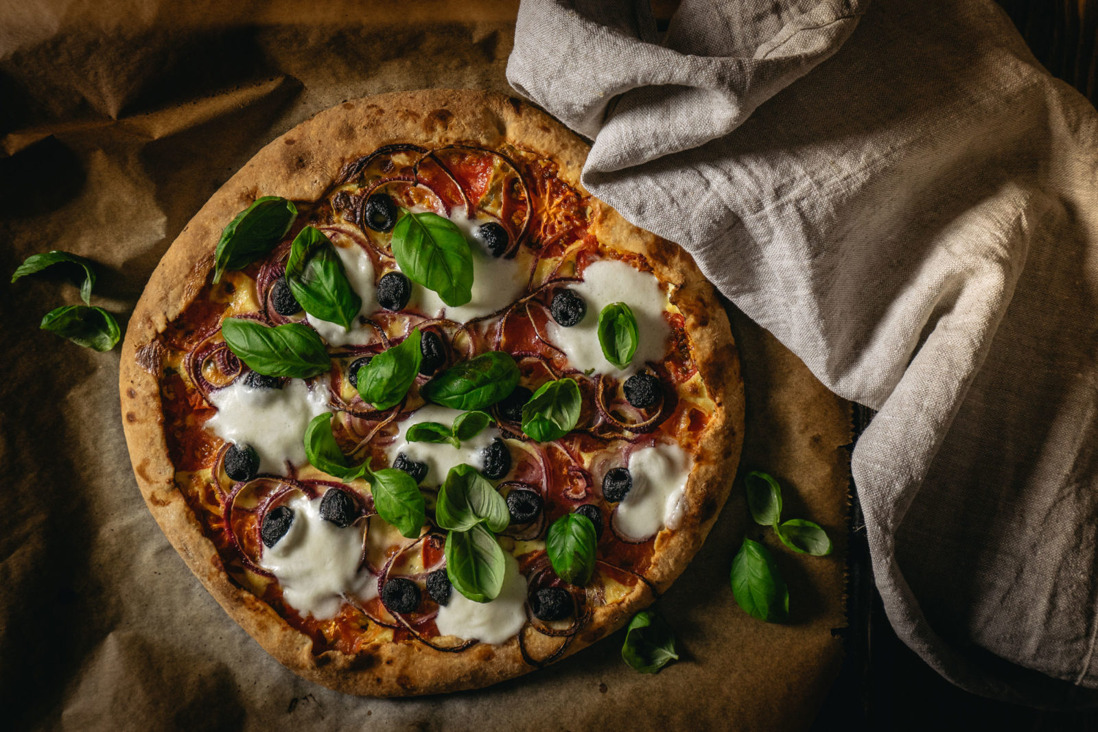 Tomaten-Basilikum-Galette mit Büffelmozzarella | CUDDLING CARROTS