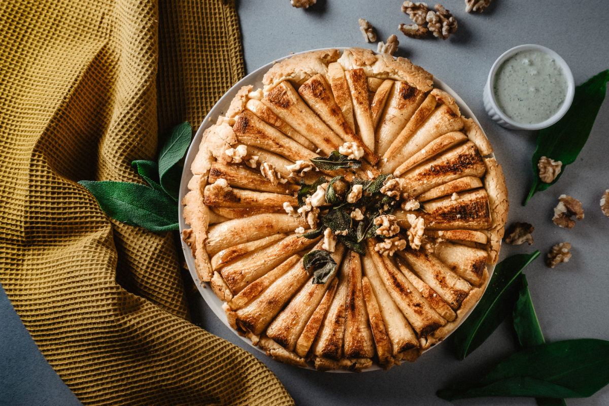 Tomaten-Basilikum-Galette mit Büffelmozzarella | CUDDLING CARROTS