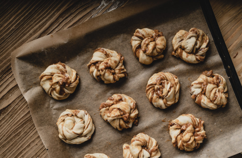 Karamell-Walnuss-Schnecken | CUDDLING CARROTS