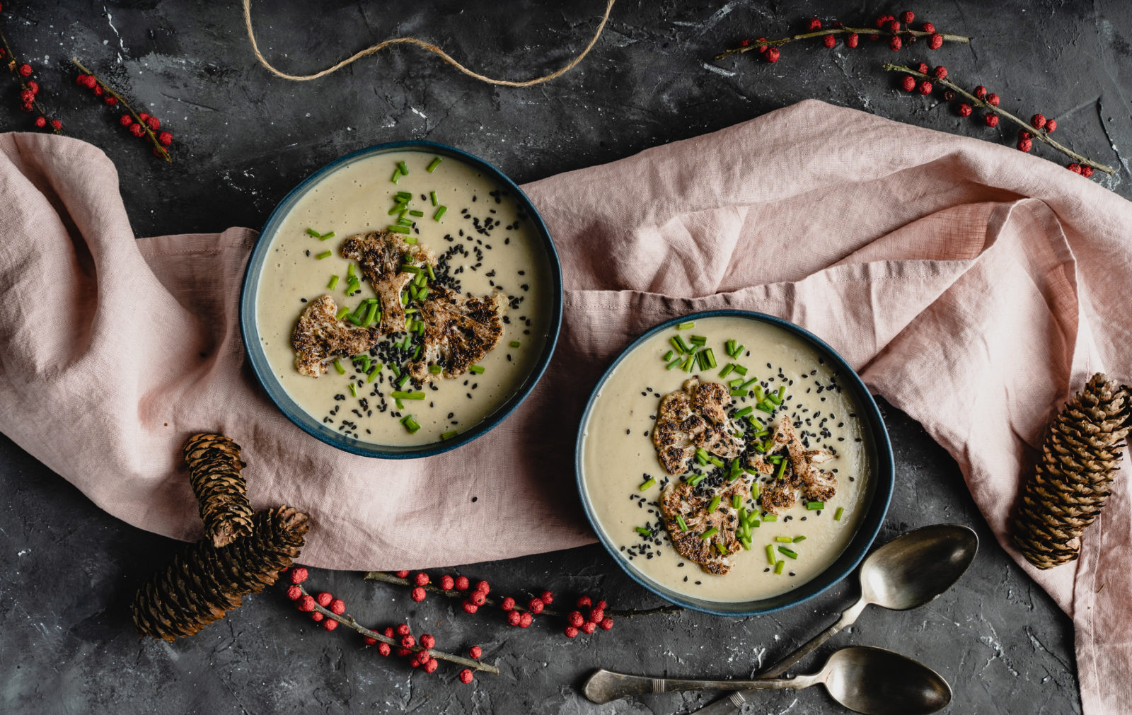 Blumenkohlcremesuppe mit Tahini | CUDDLING CARROTS
