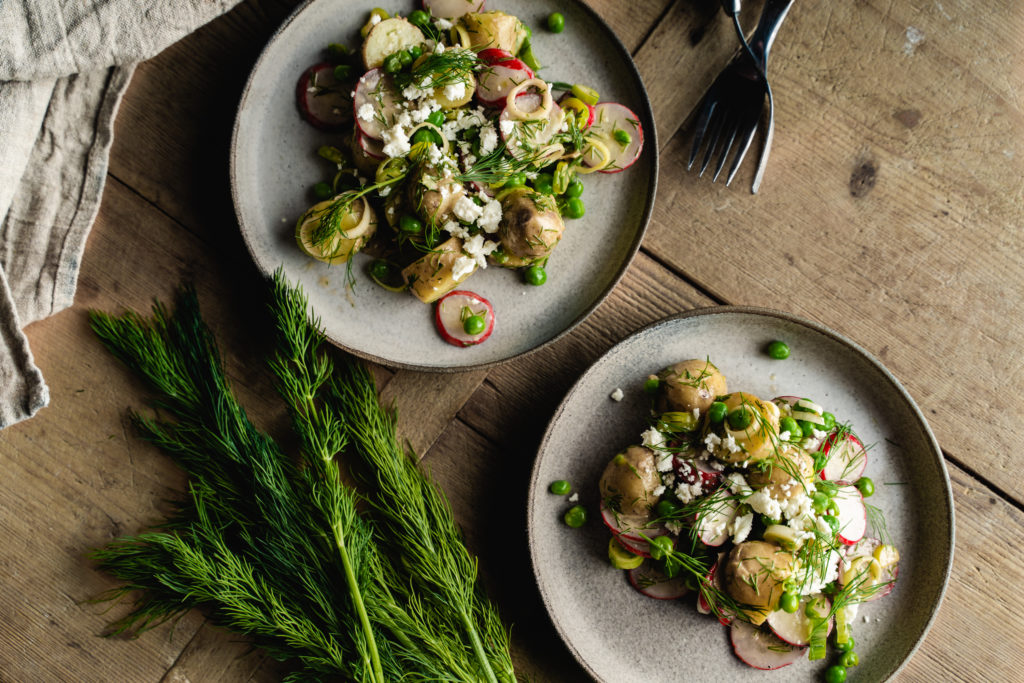 Frühlings-Kartoffelsalat mit Radieschen, Erbsen und Senf-Dill-Dressing ...