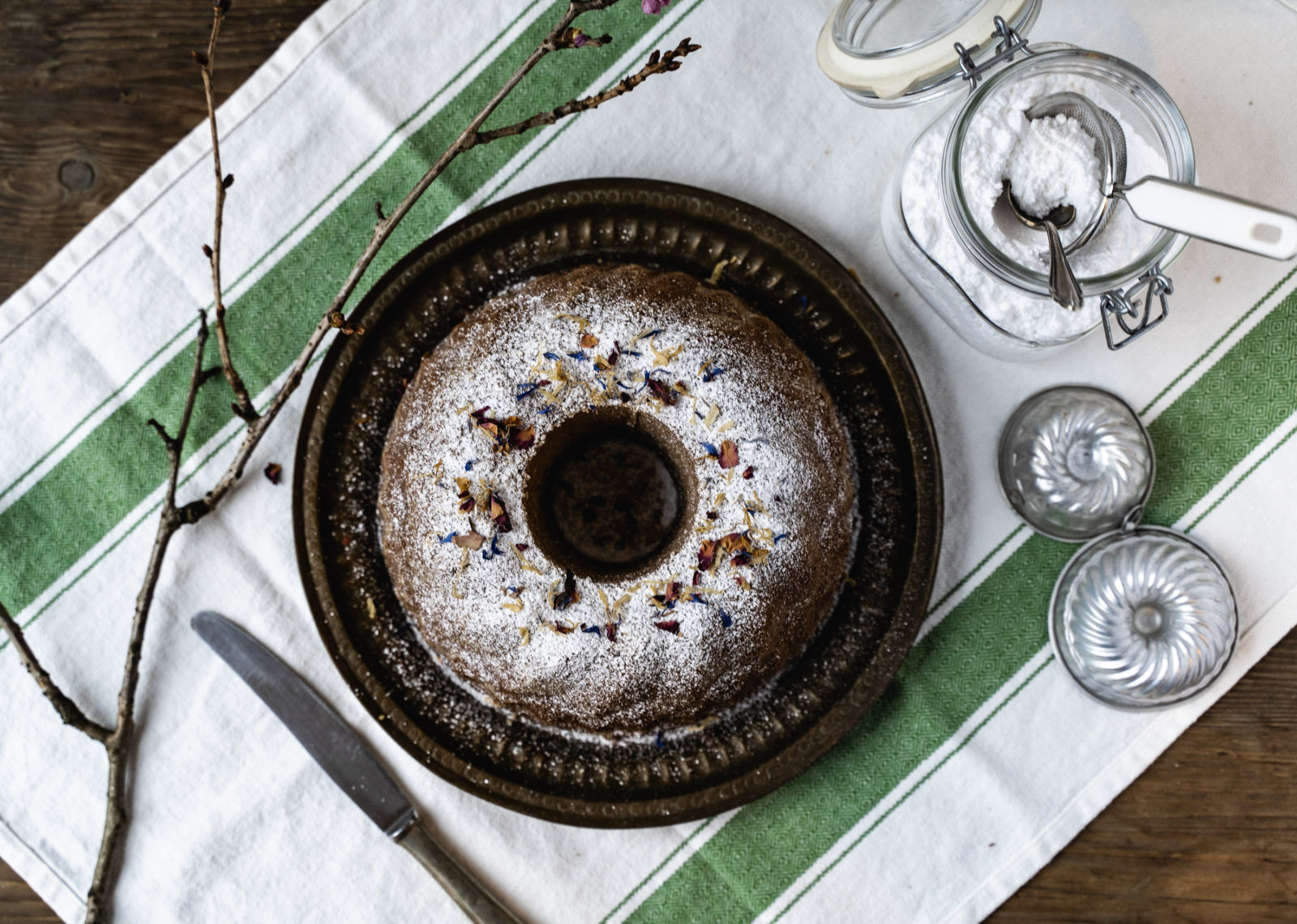 Bananabread mit Kardamom, Walnüssen und Schokolade | CUDDLING CARROTS