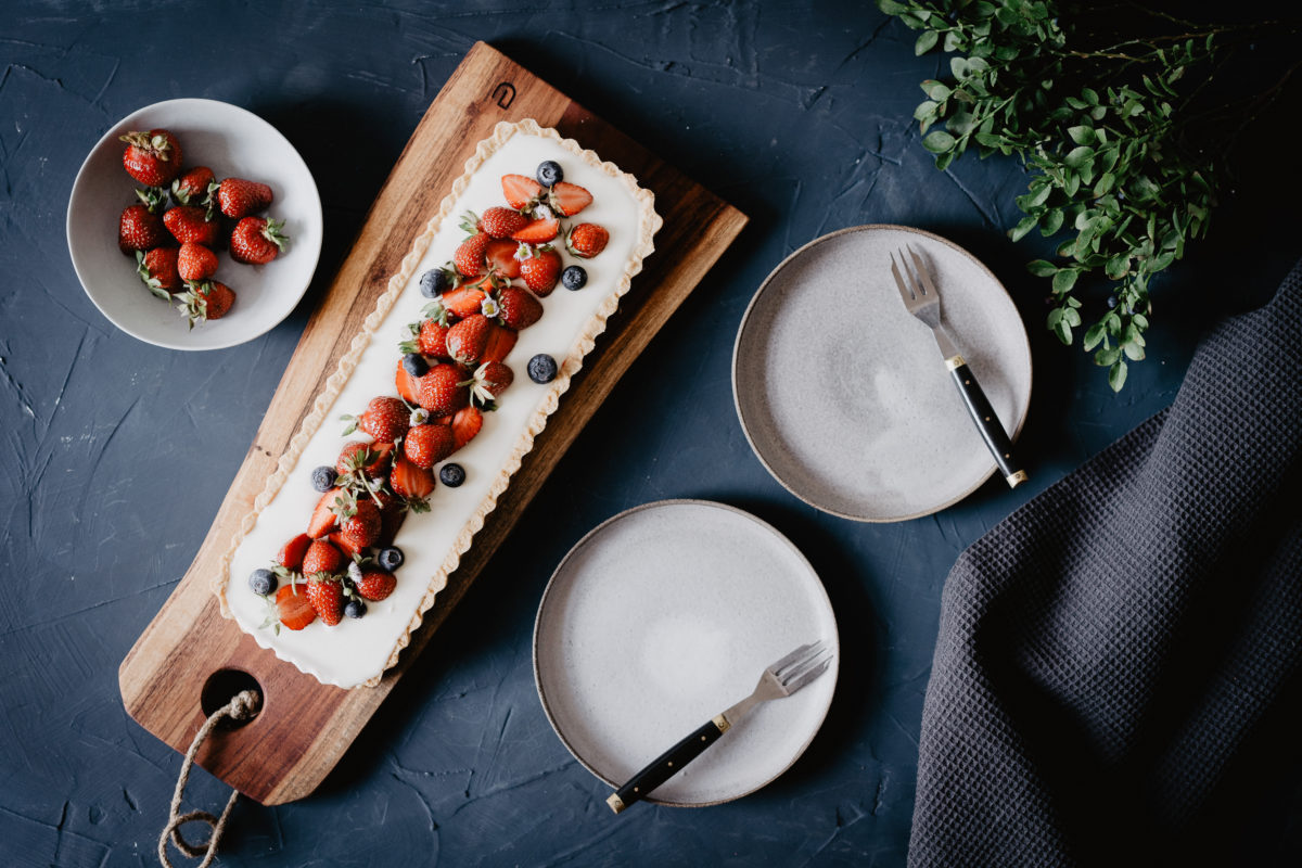 Erdbeer-Biskuit-Rolle mit Mohn | CUDDLING CARROTS